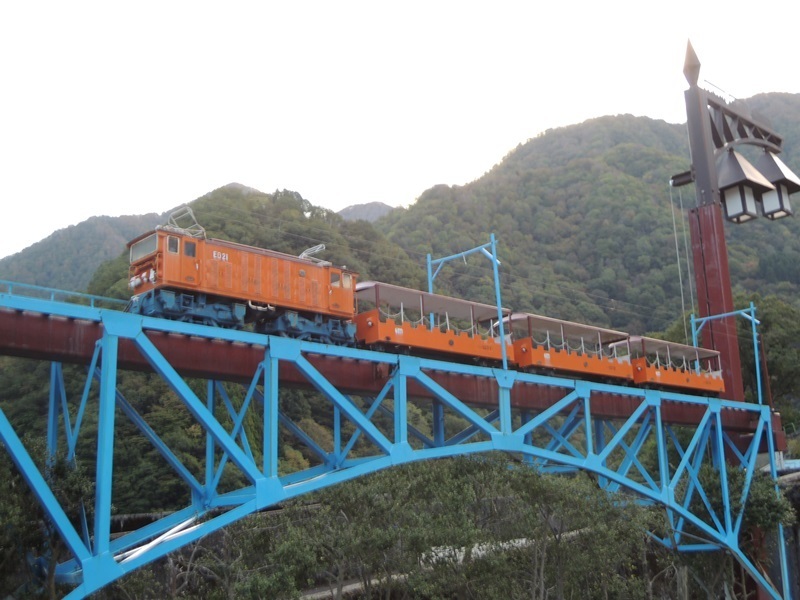 トロッコに乗って欅平から展望台と祖母谷温泉行ってきた: トレッキングと滝巡り from 富山