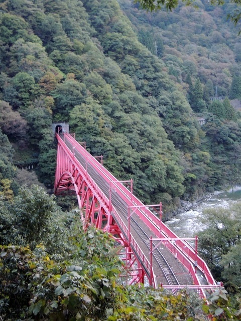 トロッコに乗って欅平から展望台と祖母谷温泉行ってきた: トレッキングと滝巡り from 富山